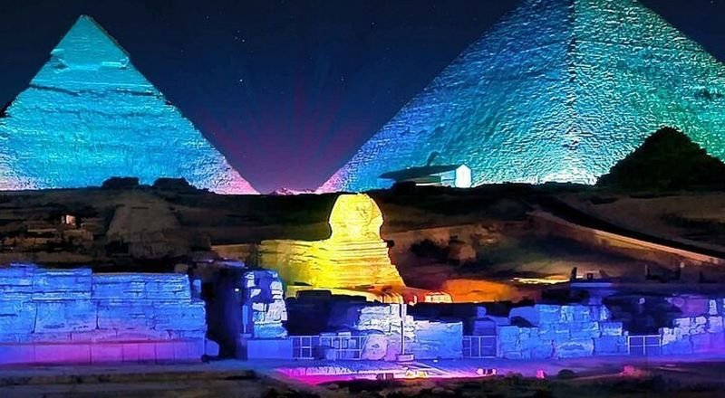 Espectáculo de luz y sonido en las pirámides con cena