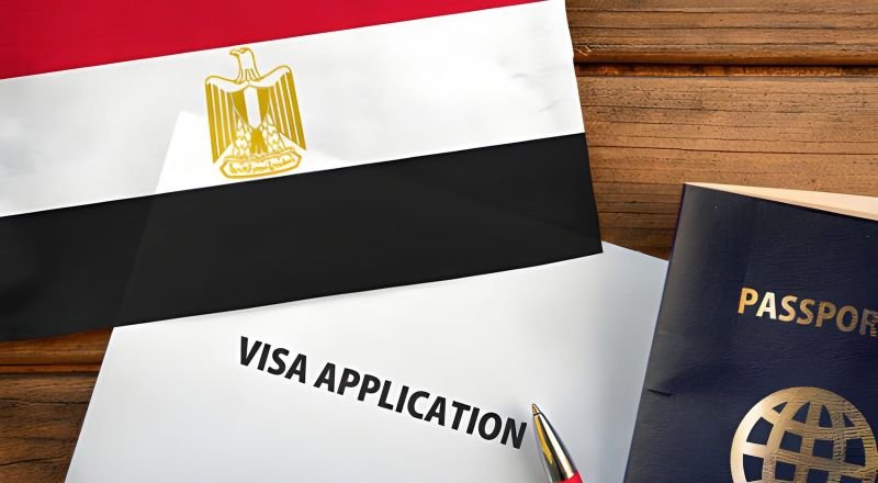 Solicitud de visado de Egipto con bandera y pasaporte