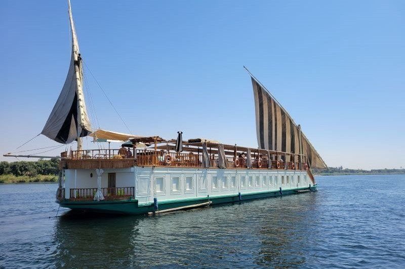 Dahabiya Queen Nefer por el Nilo de Esna a Asuán