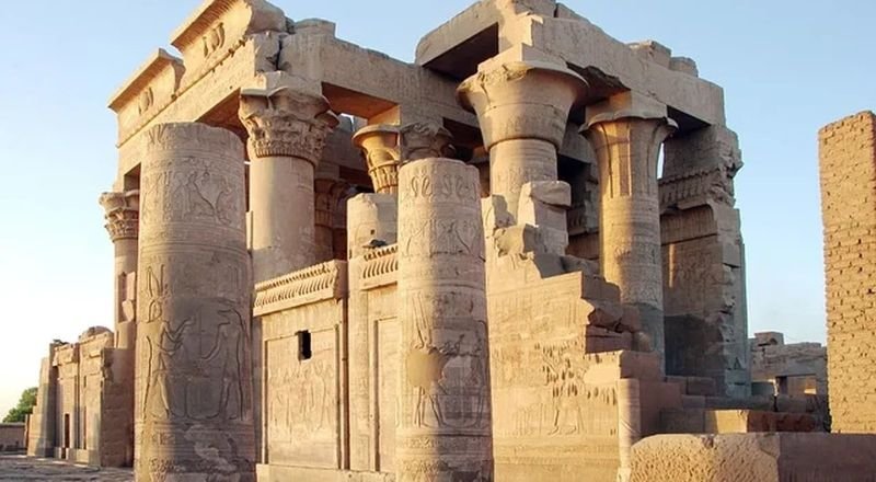 Dahabiya Queen Nefer por el Nilo de Esna a Asuán