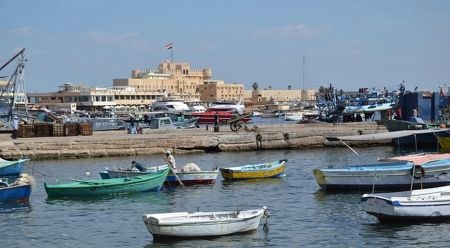 Puerto de Alejandría con la ciudadela de Qaitbay al fondo