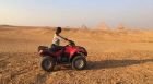 Paseo en quad por el desierto junto a las pirámides de Guiza