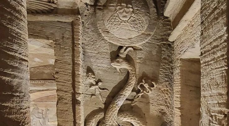 Un relieve de las catacumbas de Kom el Shoqafa, en Alejandría
